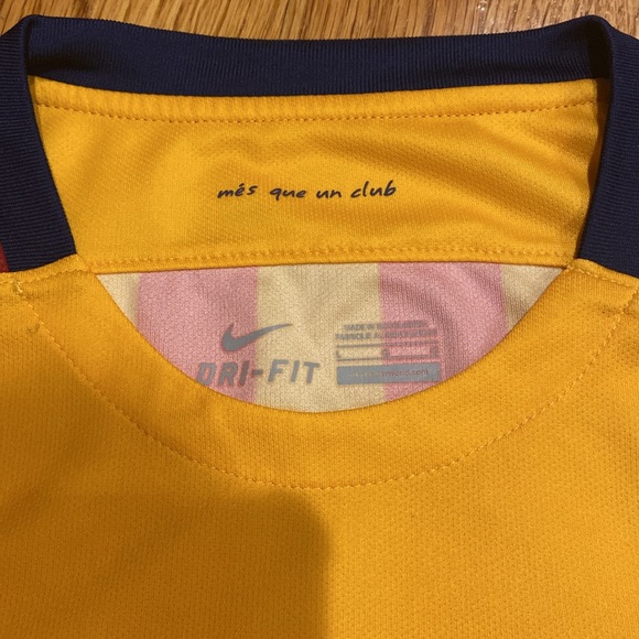 Nike men’s soccer jersey - Picture 5 of 10